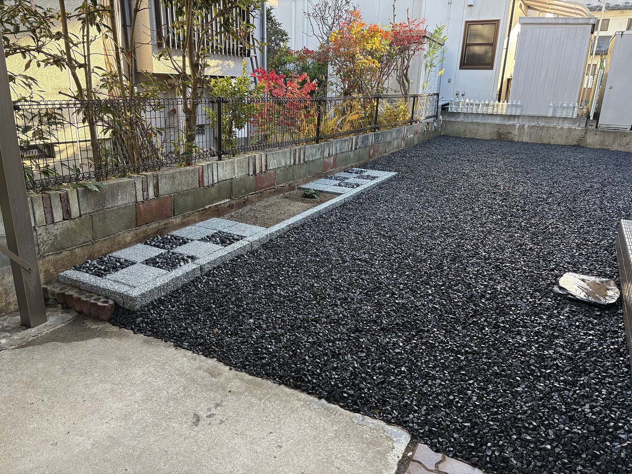 雑草が生えにくいお庭へ